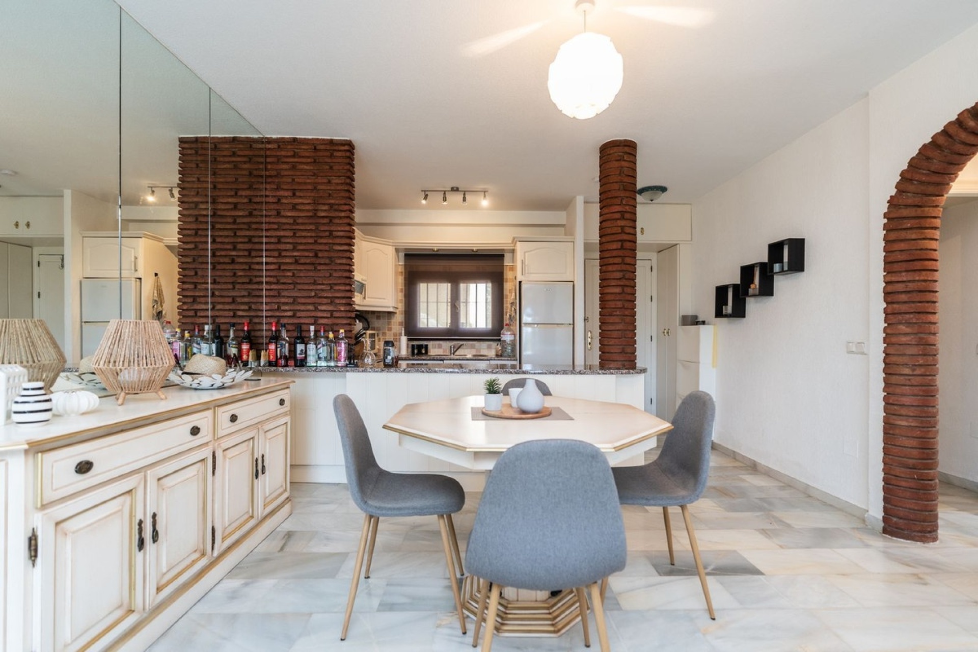 Resale - apartment - Marbella - Reserva de Marbella