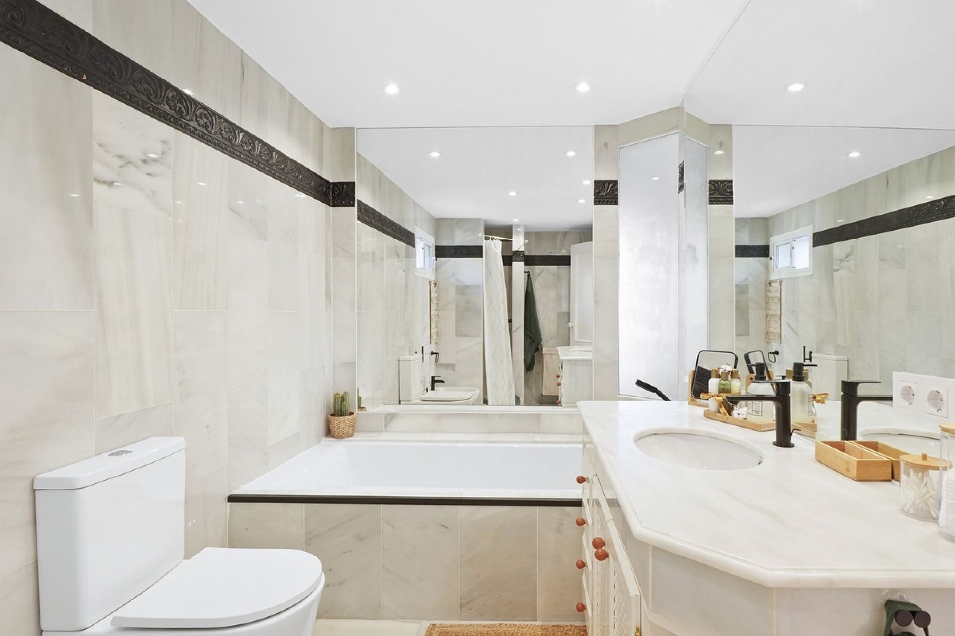 Resale - apartment - Marbella - Reserva de Marbella