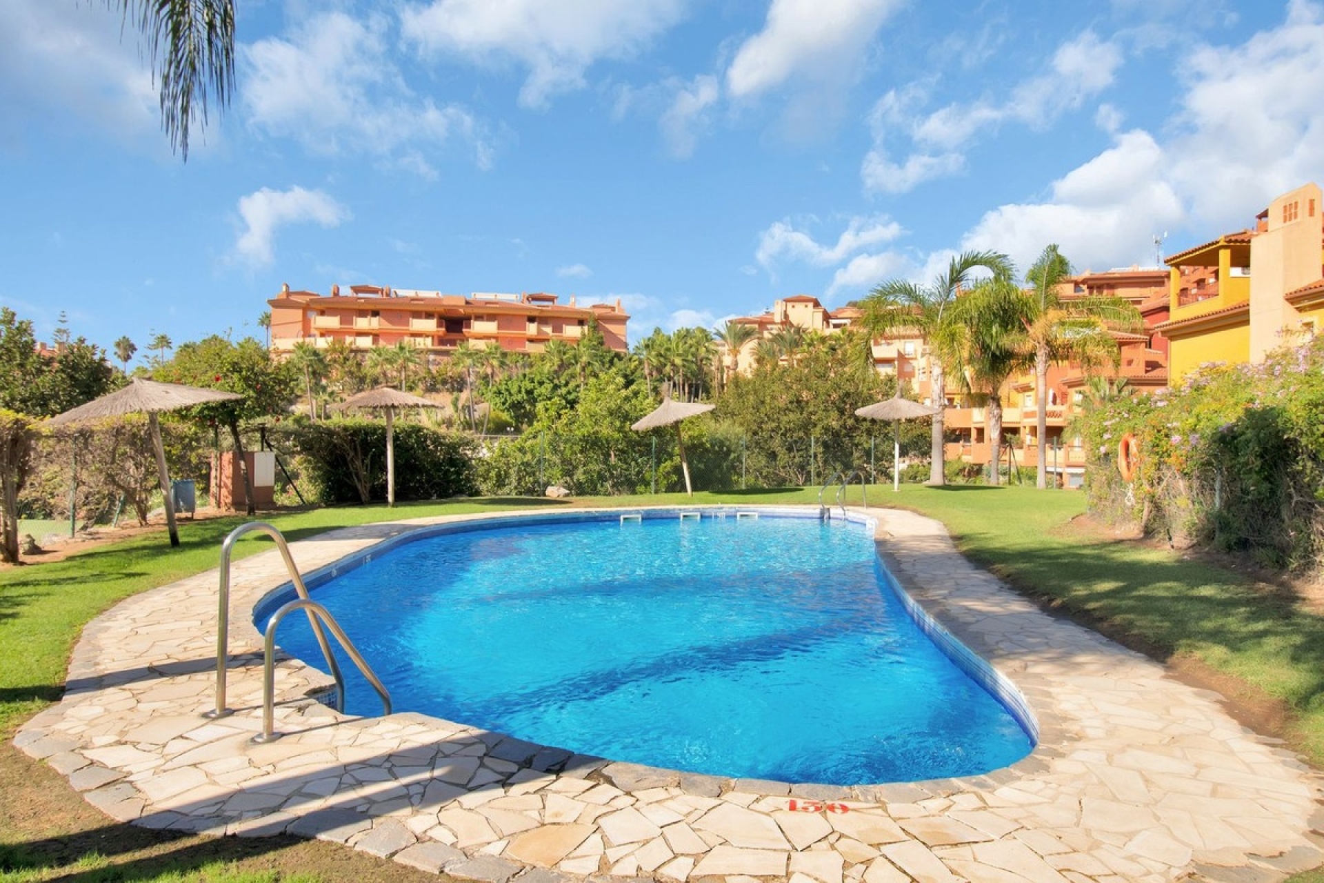 Resale - apartment - Marbella - Reserva de Marbella