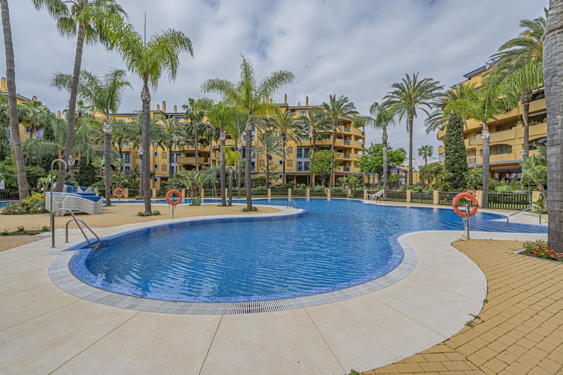 Resale - apartment - Marbella - San Pedro de Alcántara