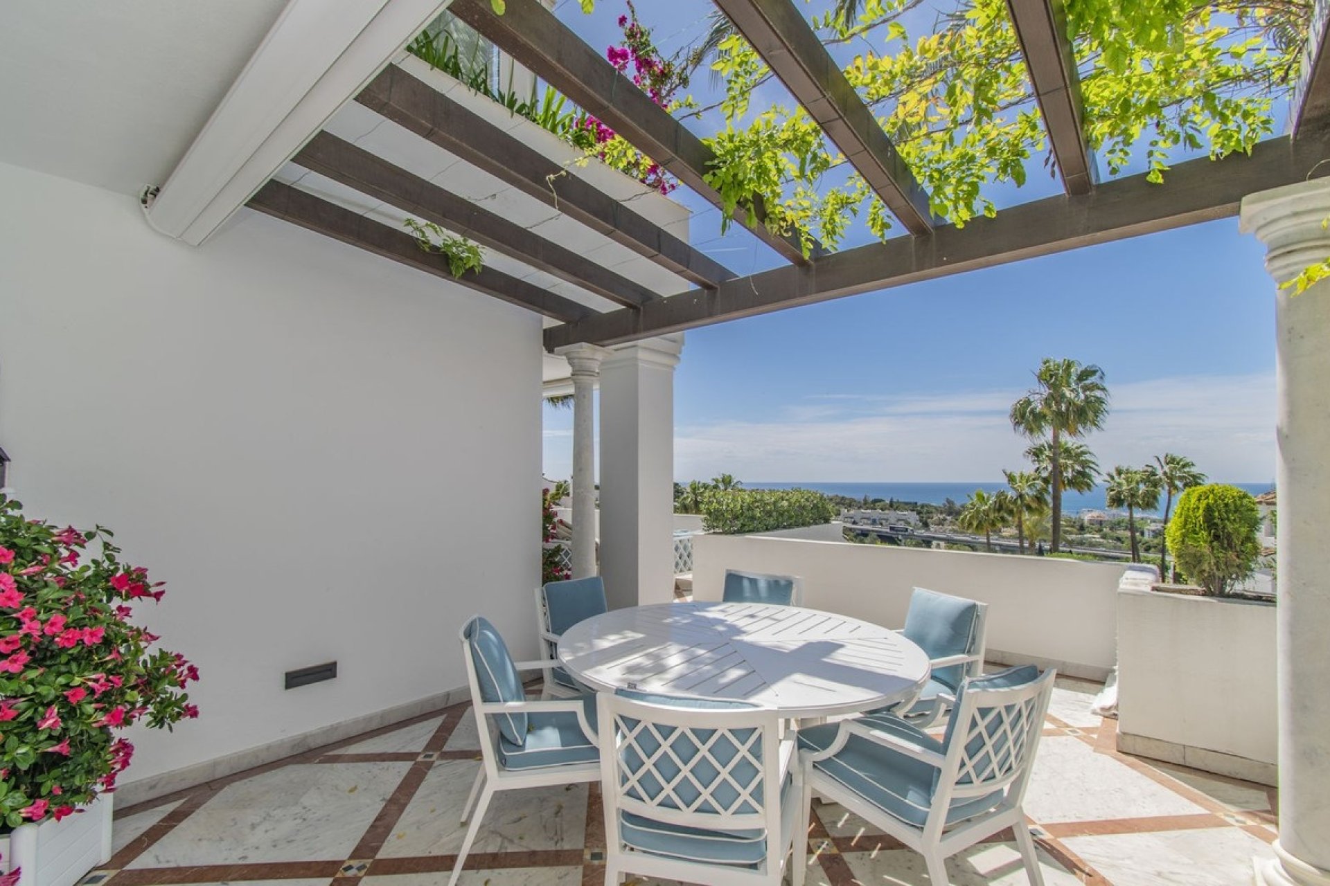 Resale - apartment - Marbella - Sierra Blanca