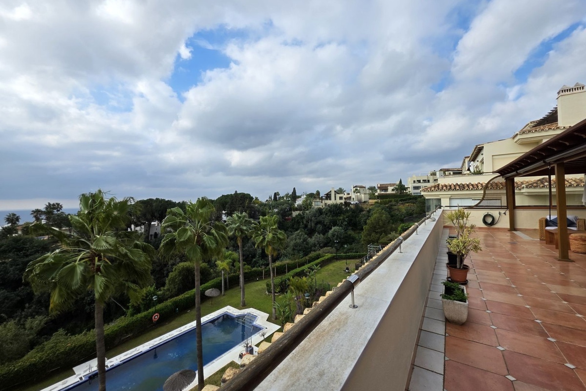 Resale - apartment - Marbella - Sierra Blanca