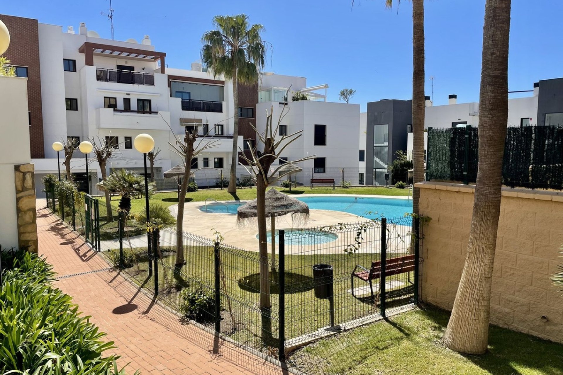 Resale - apartment - Mijas - La Cala