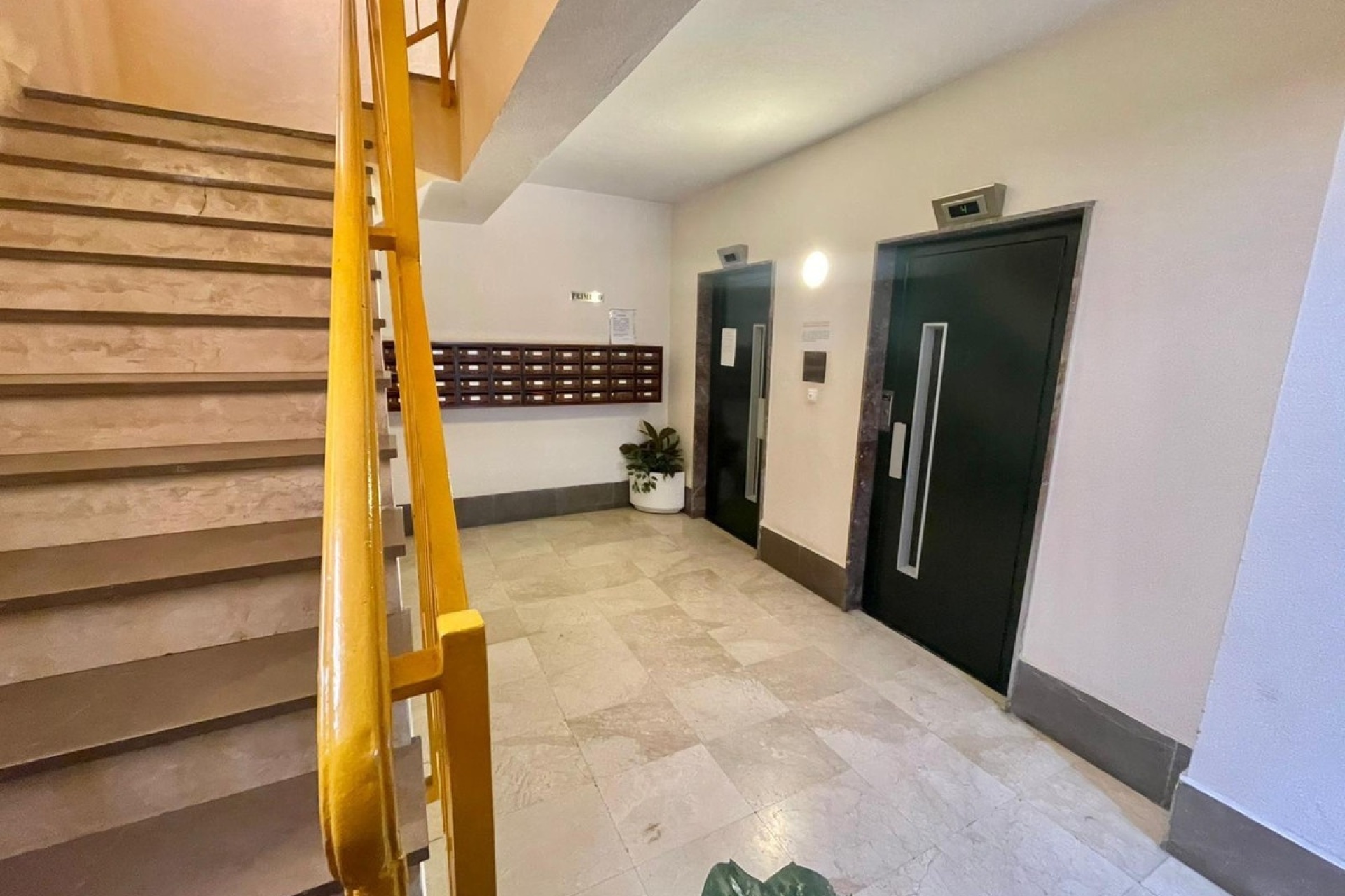 Resale - apartment - Santa Pola - Santa Pola Centro