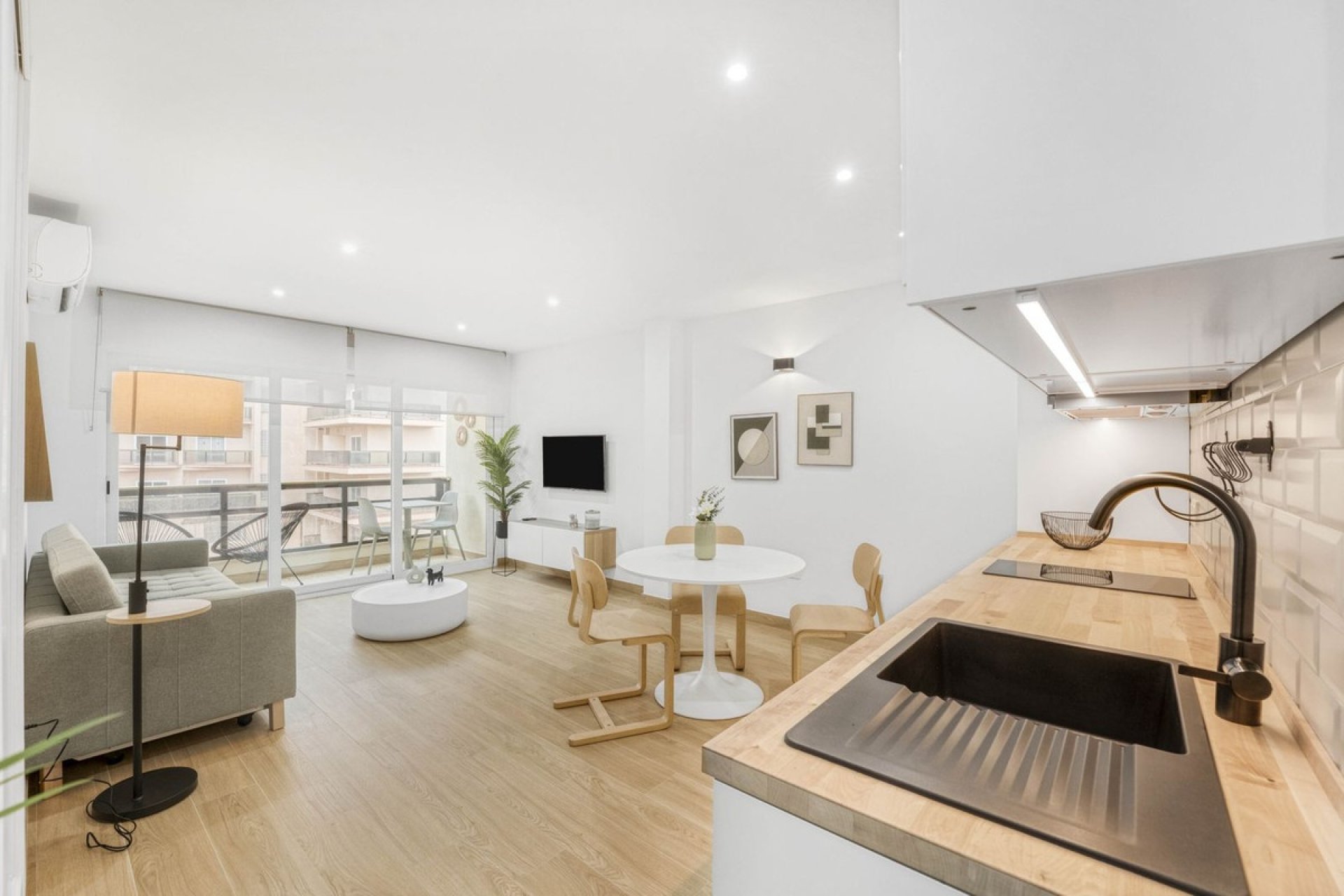 Resale - apartment - Torremolinos - La Carihuela