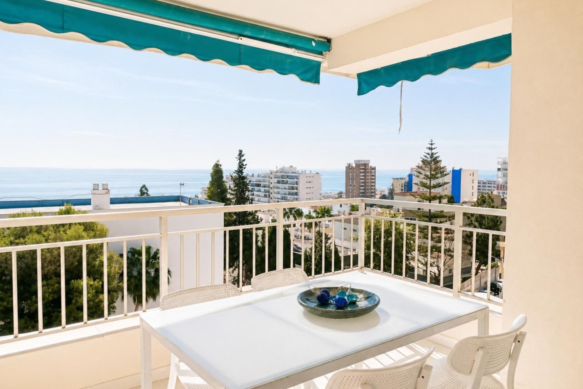 Resale - apartment - Torremolinos - La Carihuela