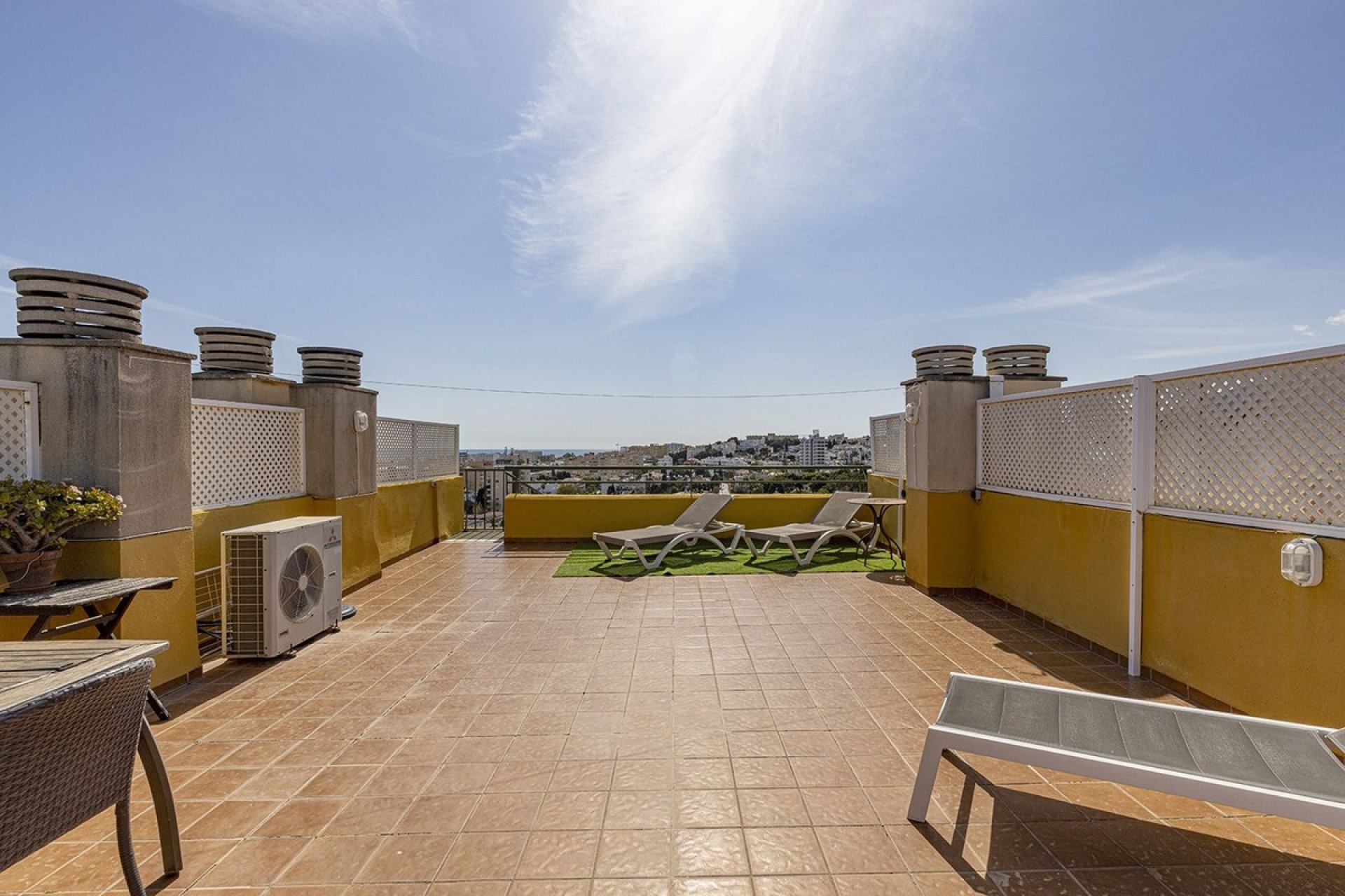 Resale - apartment - Torremolinos - La Carihuela