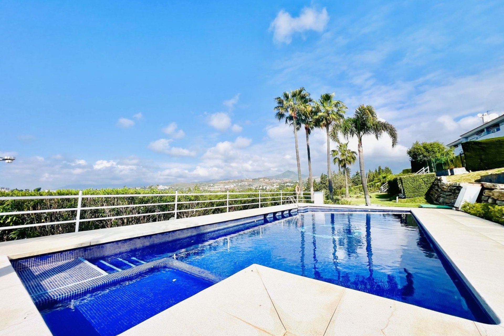 Resale - Town house - Estepona - Atalaya