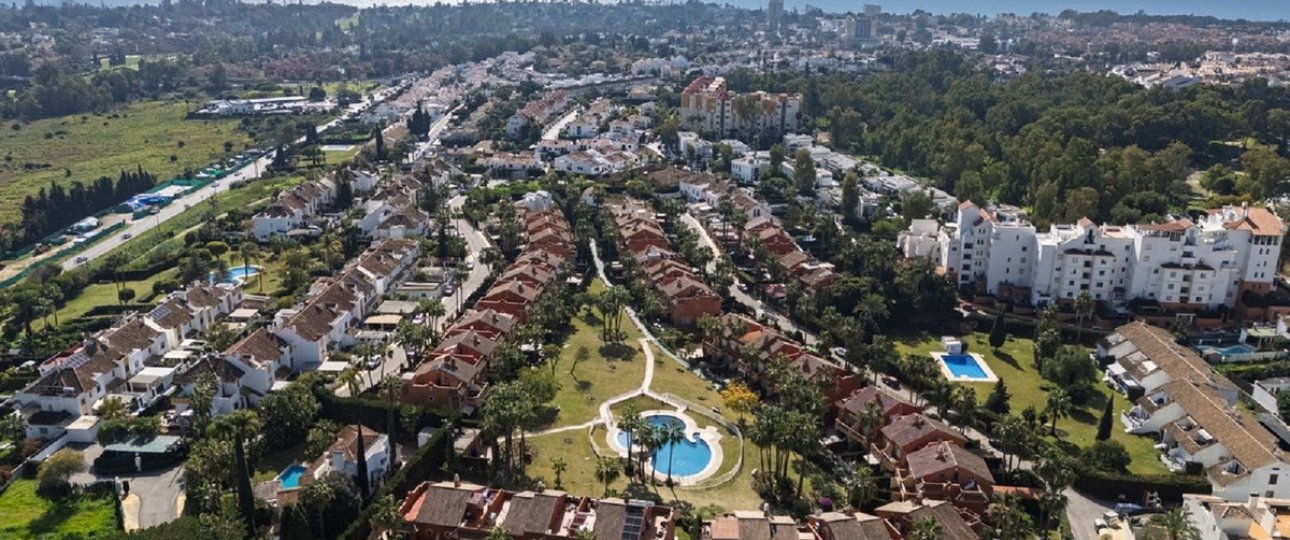 Resale - Town house - Estepona - Atalaya