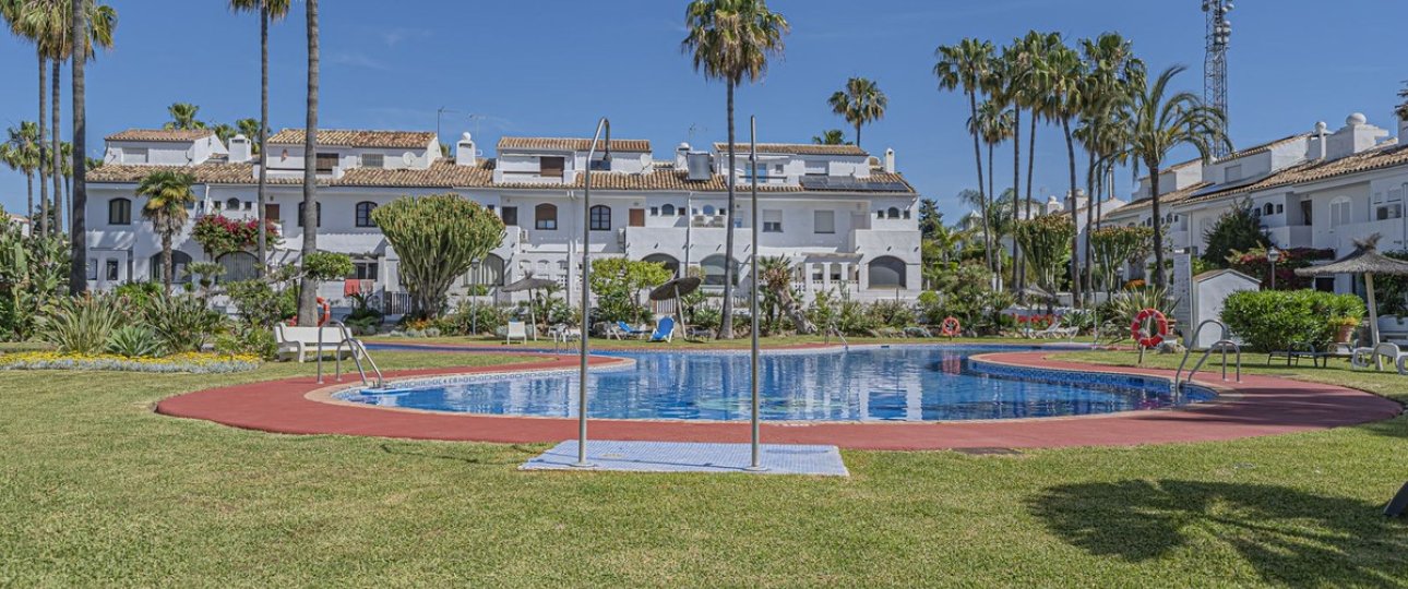 Resale - Town house - Estepona - Atalaya