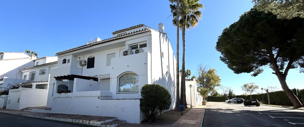Resale - Town house - Estepona - Atalaya
