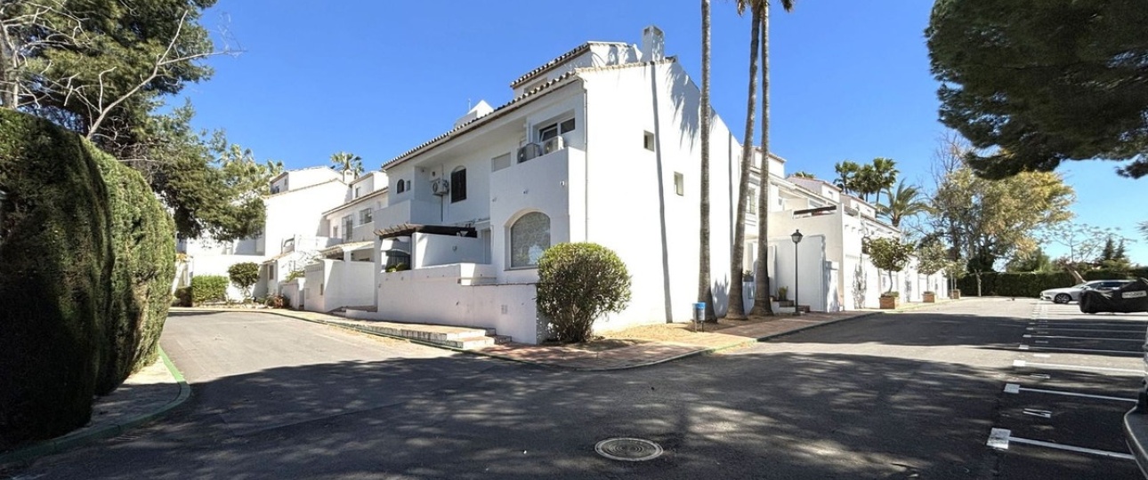 Resale - Town house - Estepona - Atalaya