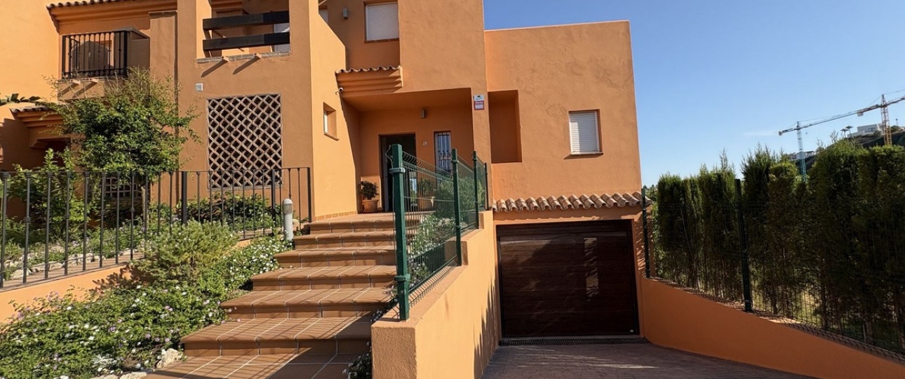 Resale - Town house - Estepona - Atalaya