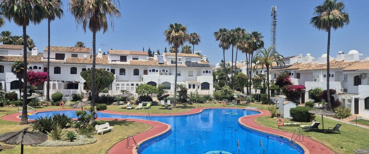 Resale - Town house - Estepona - Atalaya