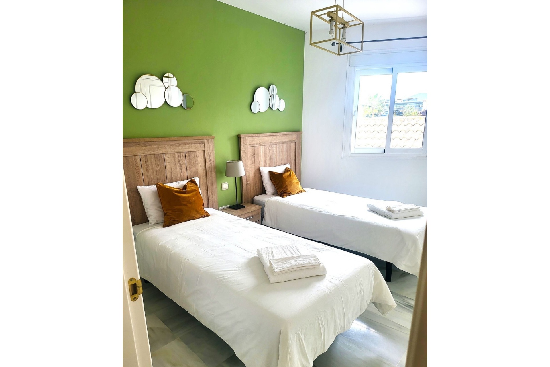 Resale - Town house - Estepona - Benamara