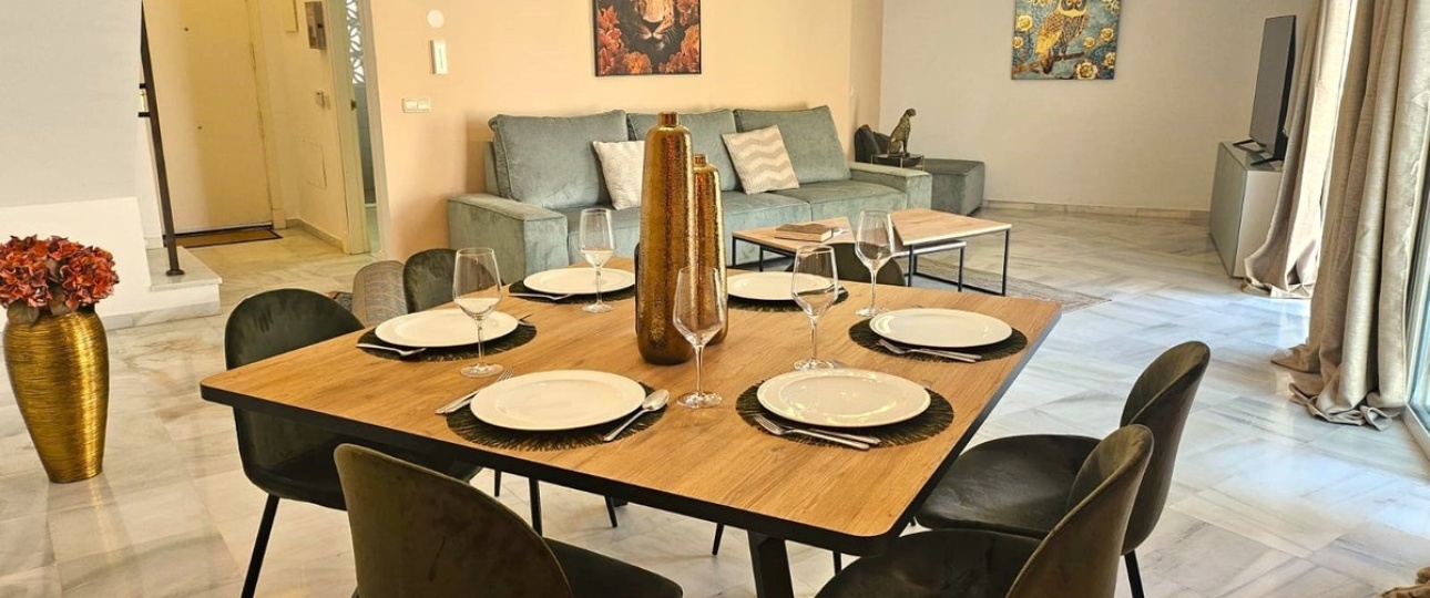 Resale - Town house - Estepona - Benamara