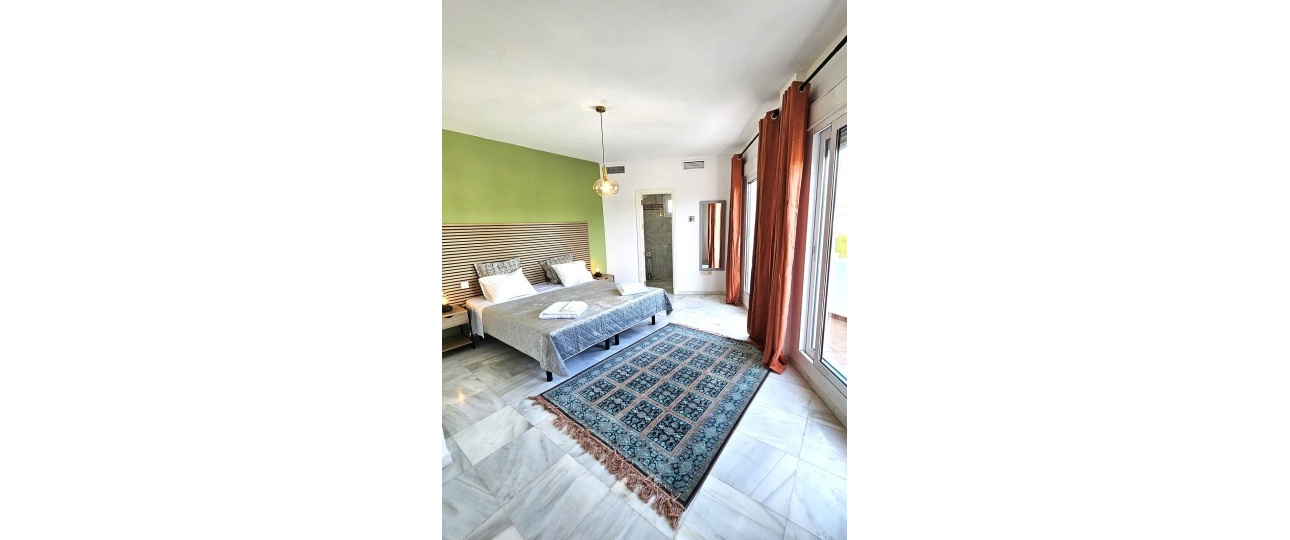 Resale - Town house - Estepona - Benamara