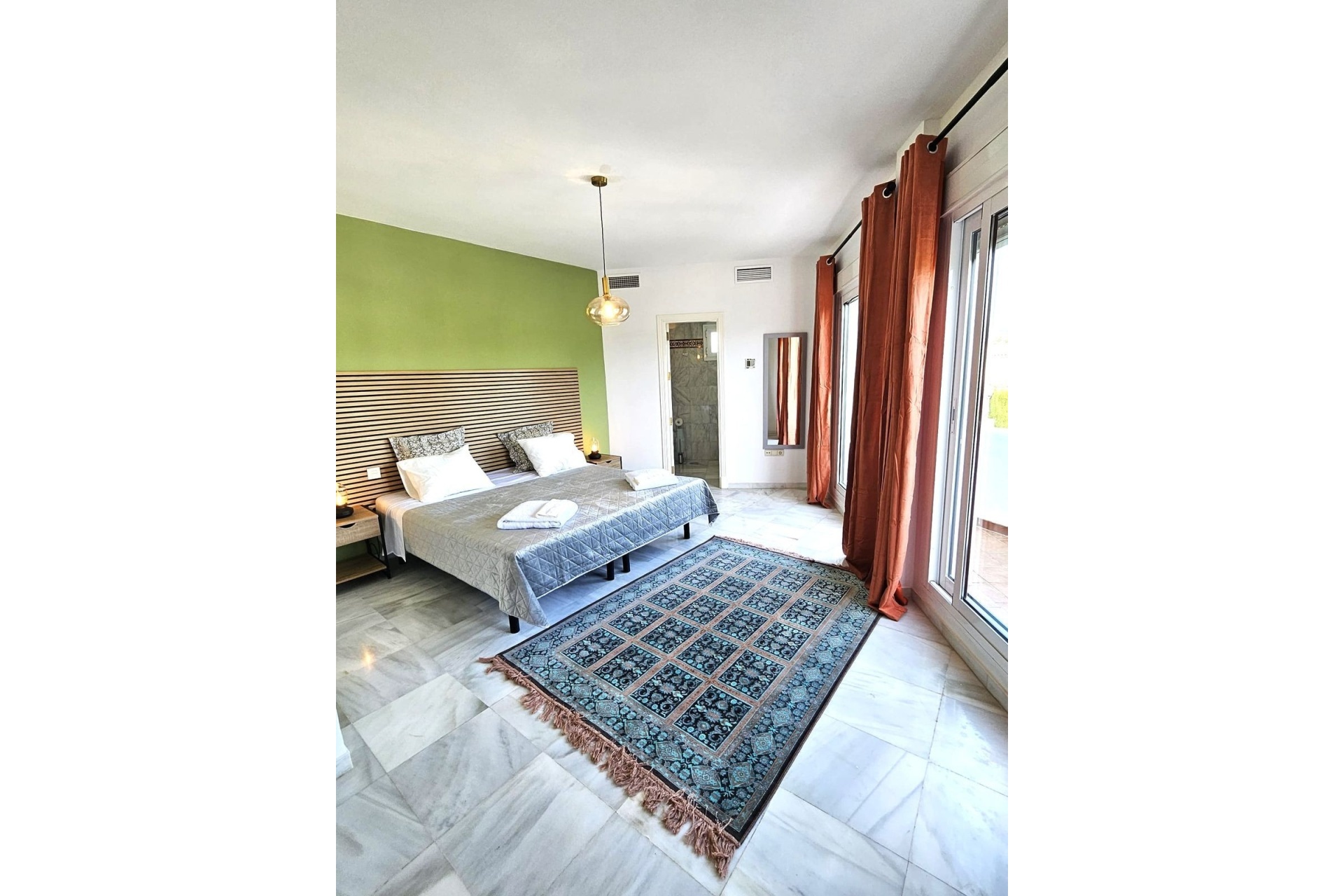 Resale - Town house - Estepona - Benamara