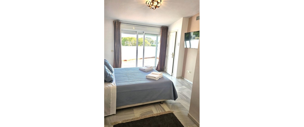 Resale - Town house - Estepona - Benamara