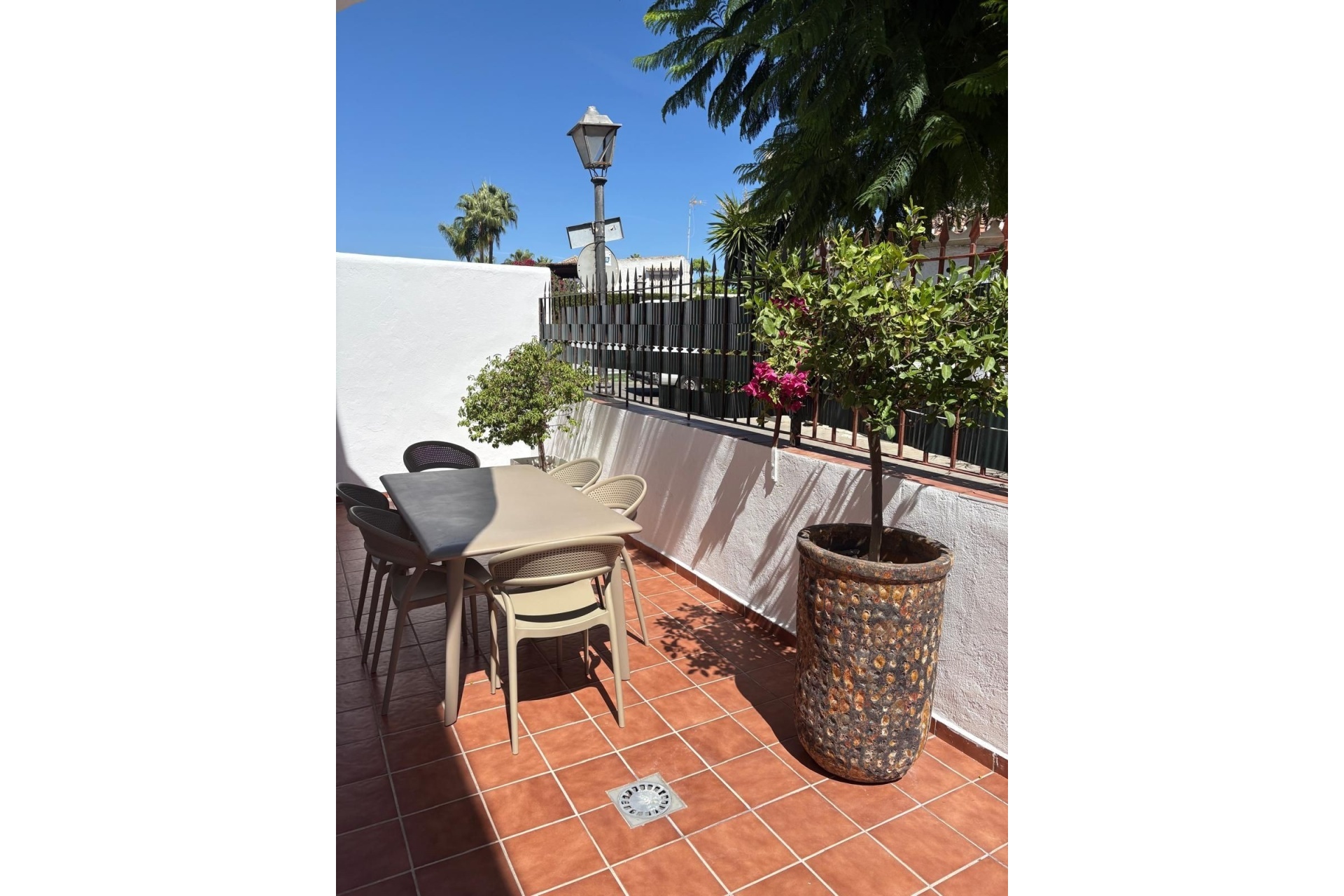 Resale - Town house - Estepona - Benamara