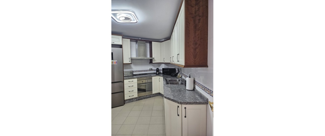 Resale - Town house - Estepona - Benamara