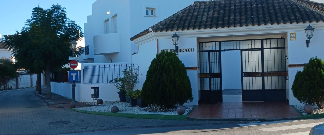 Resale - Town house - Estepona - Benamara