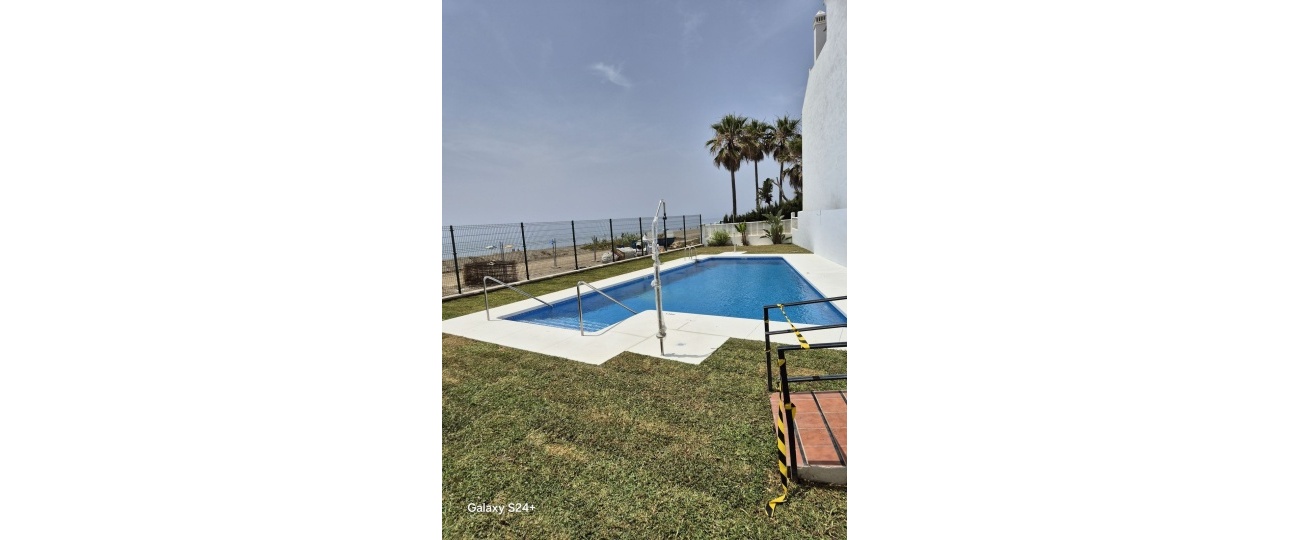 Resale - Town house - Estepona - Benamara