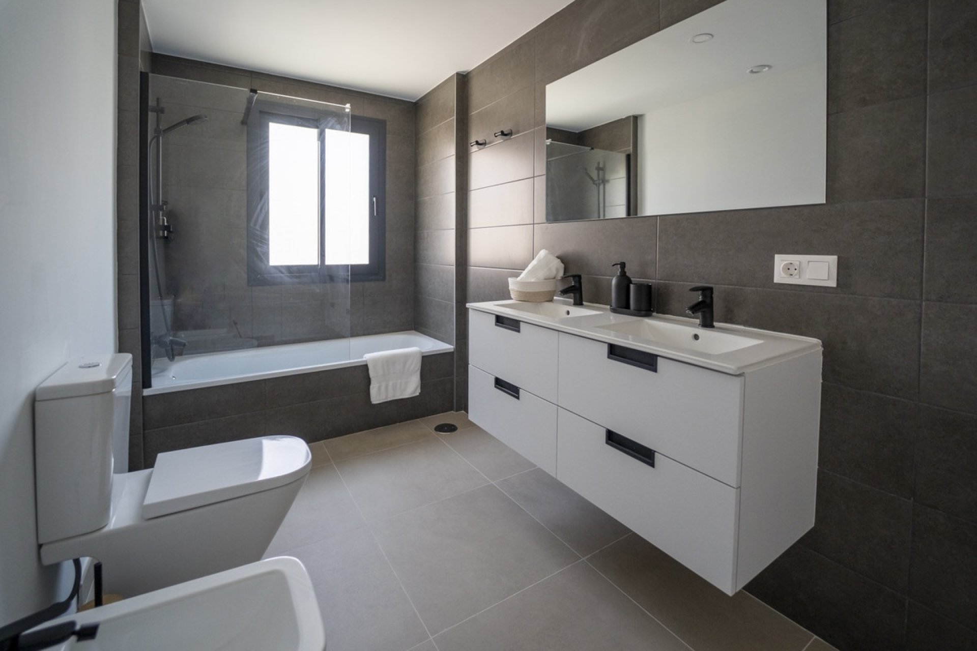 Resale - Town house - Estepona - Cancelada
