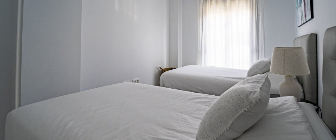 Resale - Town house - Estepona - Cancelada