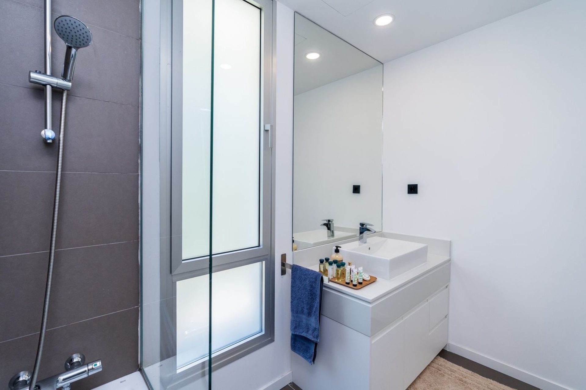 Resale - Town house - Estepona - Cancelada