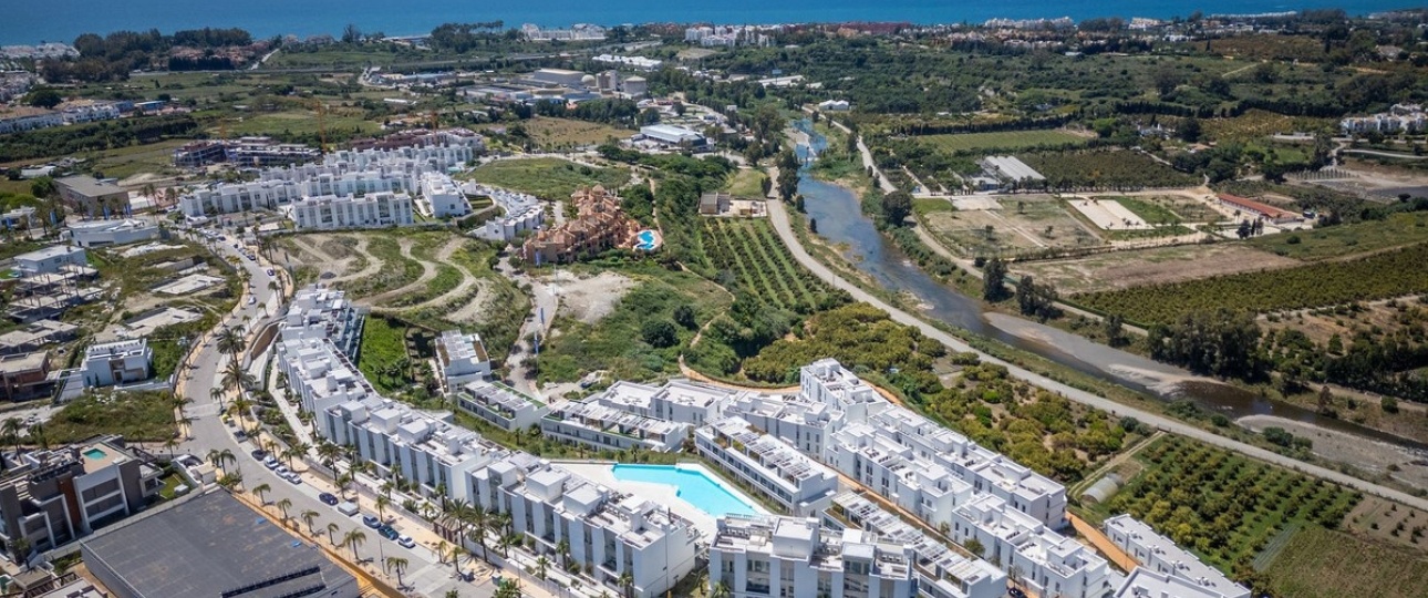 Resale - Town house - Estepona - Cancelada