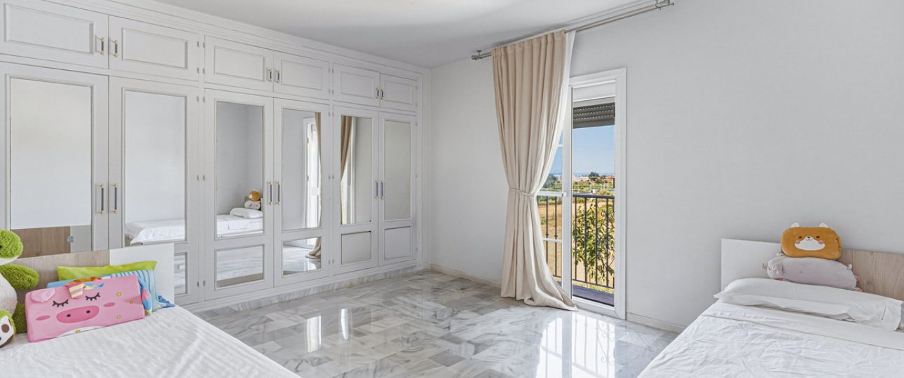 Resale - Town house - Estepona - Cancelada