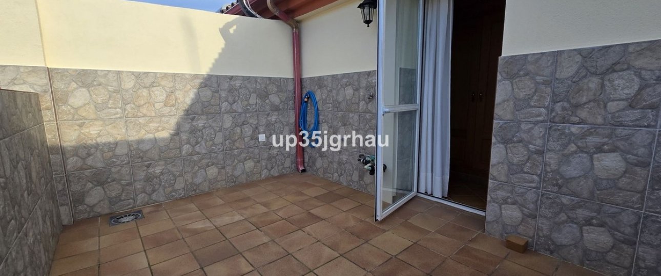Resale - Town house - Estepona - Cancelada