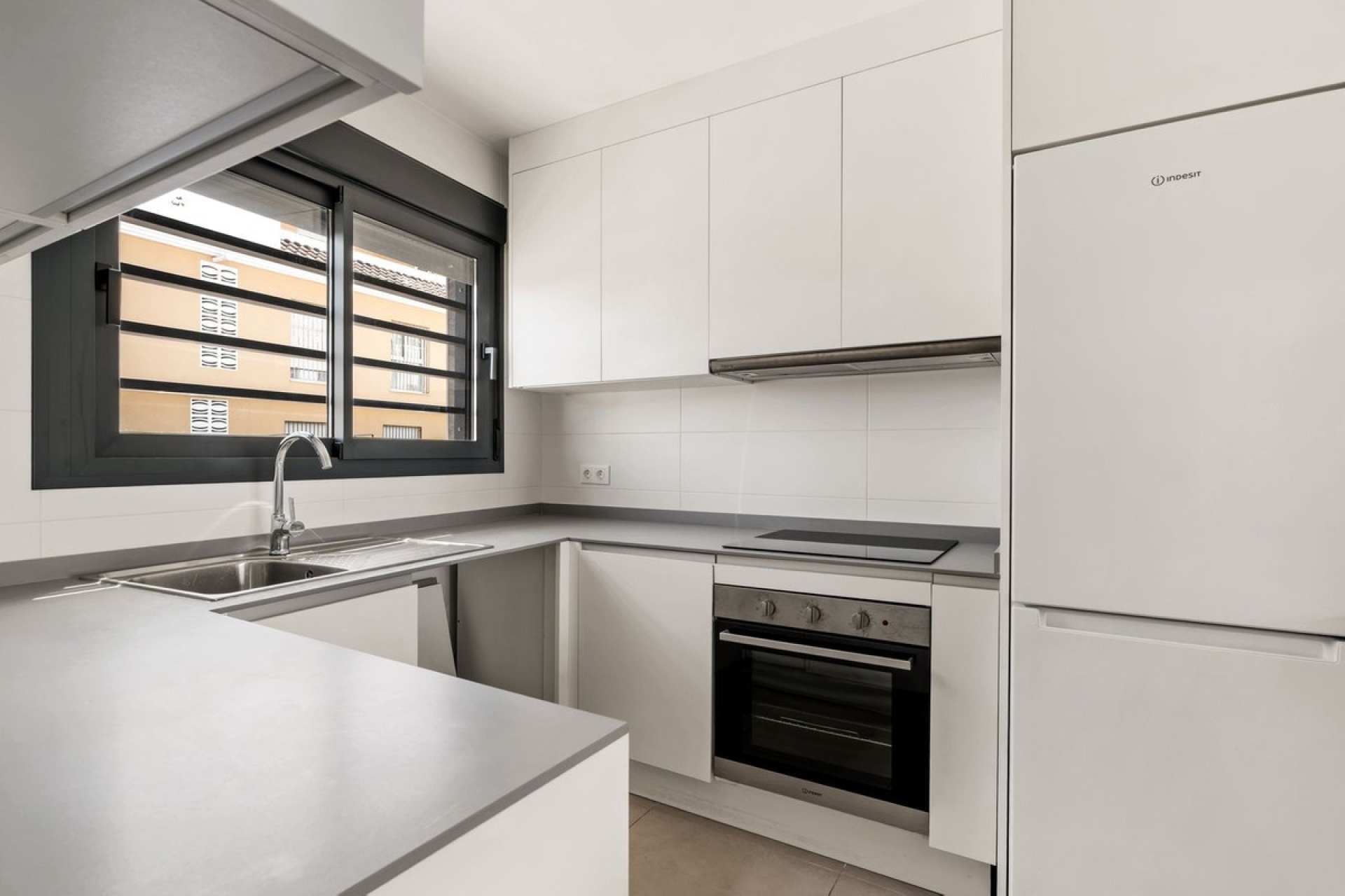 Resale - Town house - Estepona - Cancelada