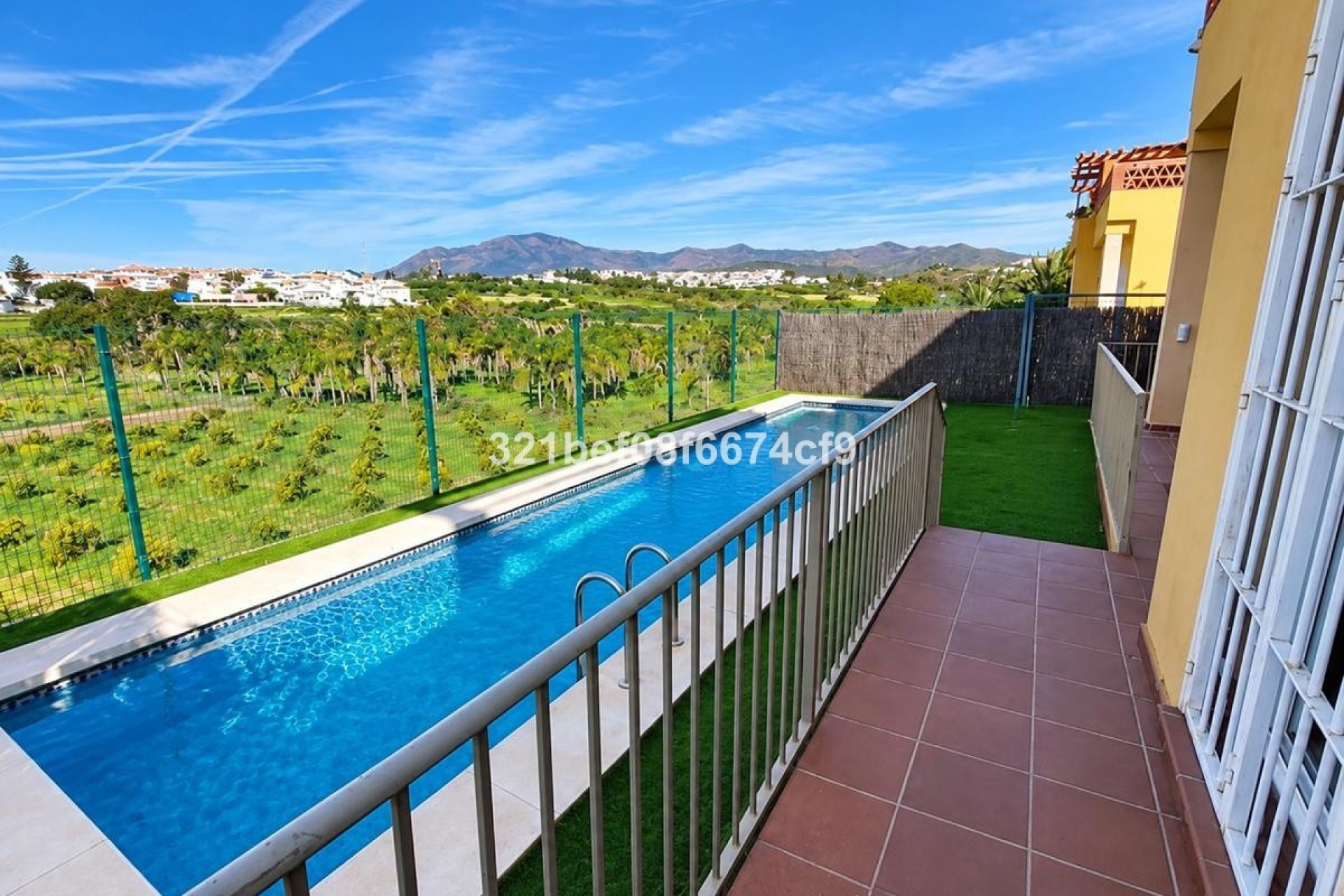 Resale - Town house - Estepona - Cancelada