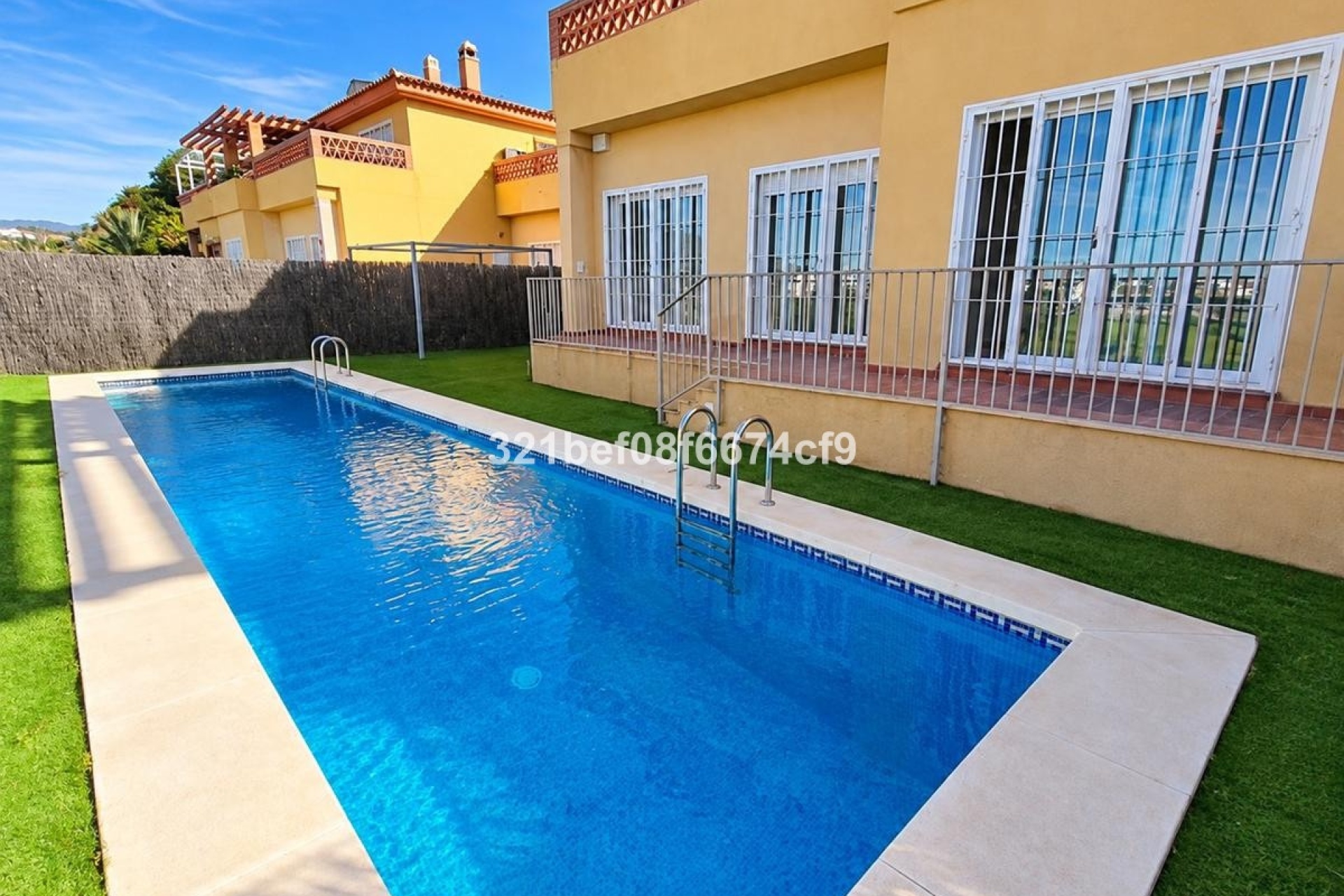 Resale - Town house - Estepona - Cancelada