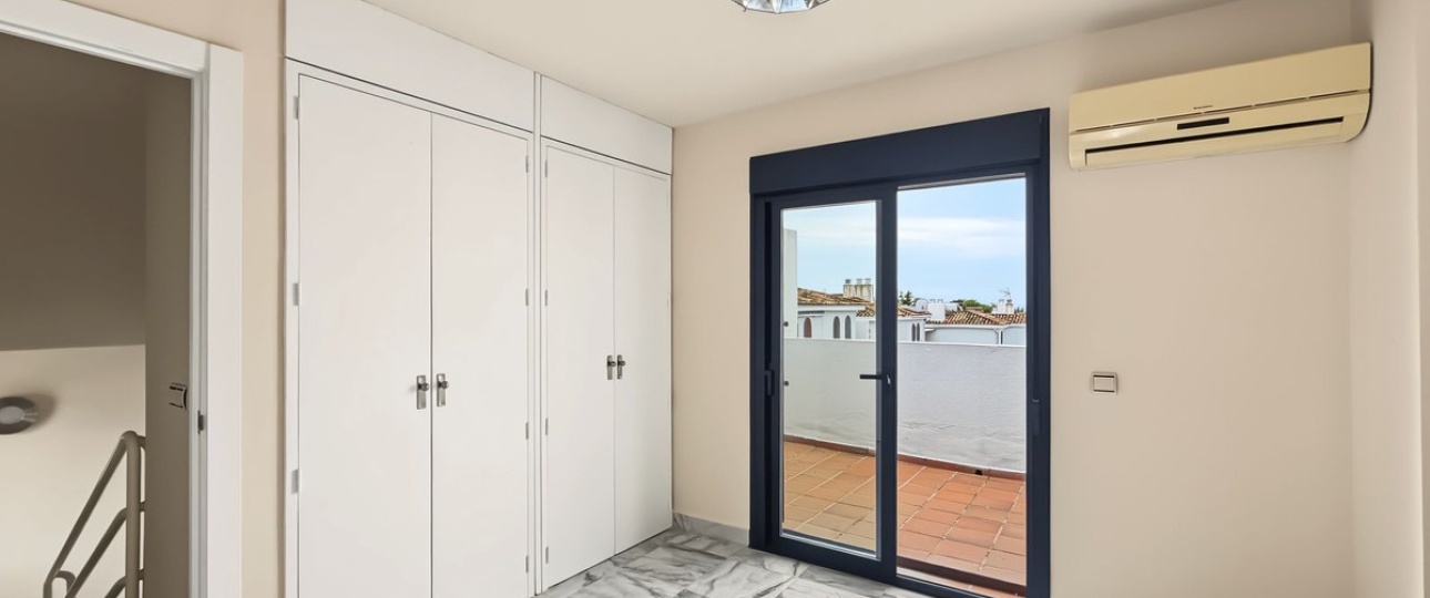 Resale - Town house - Estepona - Cancelada