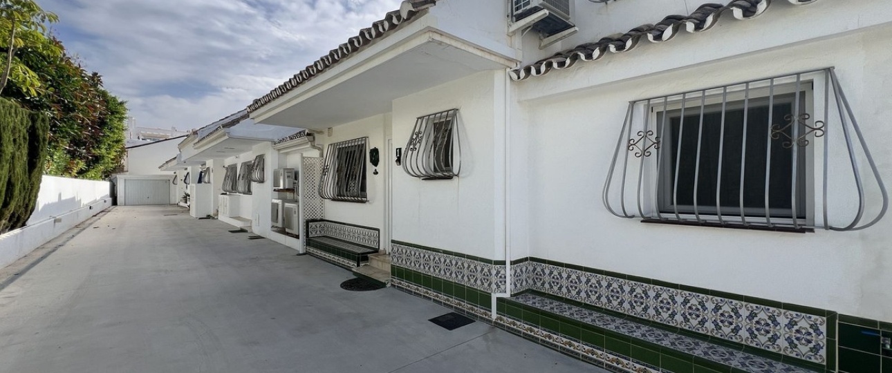 Resale - Town house - Estepona - Costalita