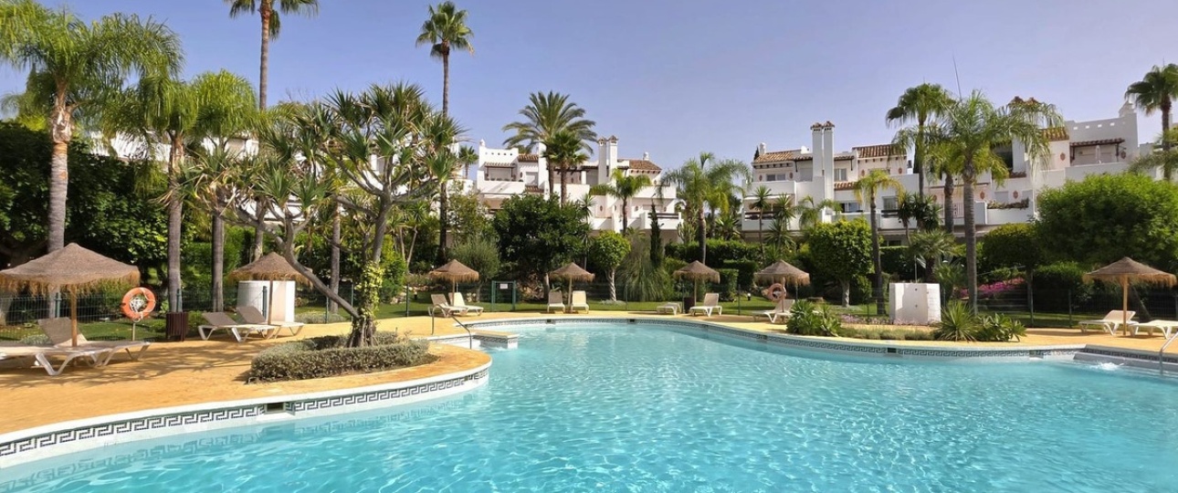 Resale - Town house - Estepona - Costalita