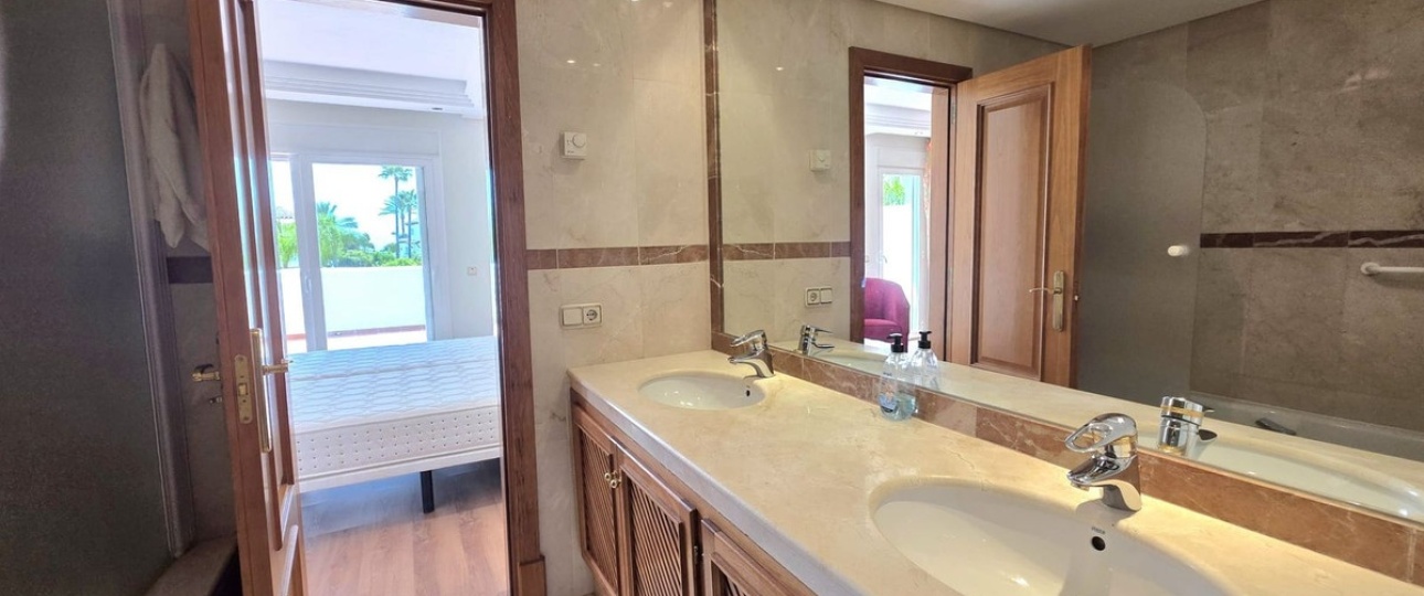 Resale - Town house - Estepona - Costalita