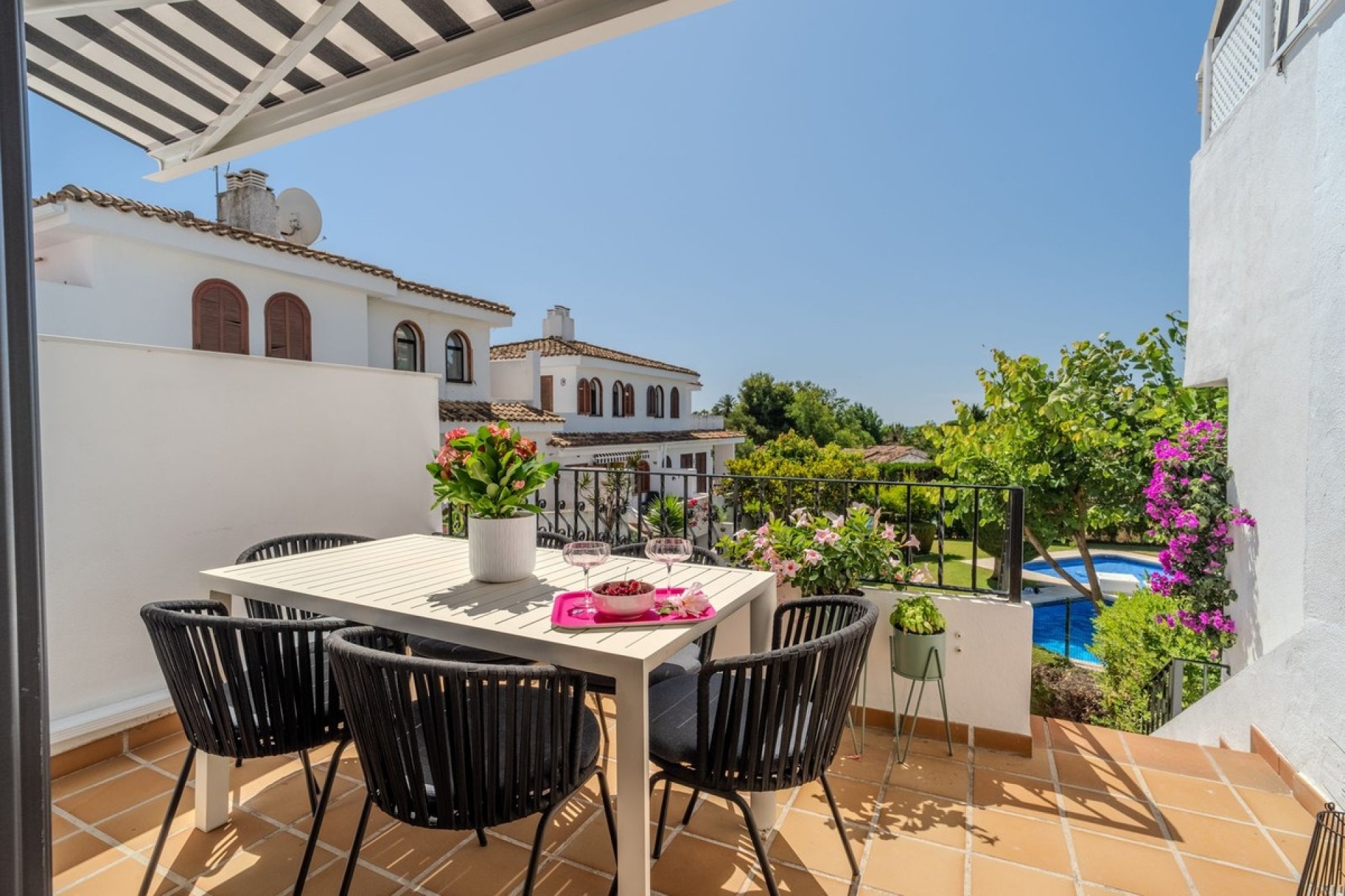 Resale - Town house - Estepona - Costalita