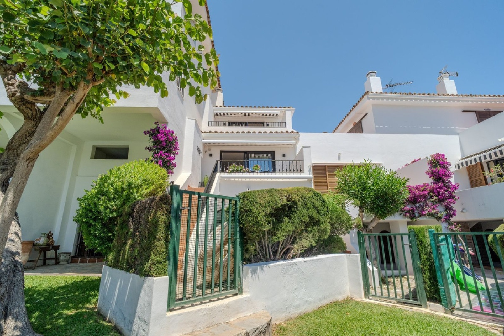 Resale - Town house - Estepona - Costalita