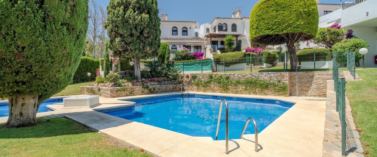 Resale - Town house - Estepona - Costalita