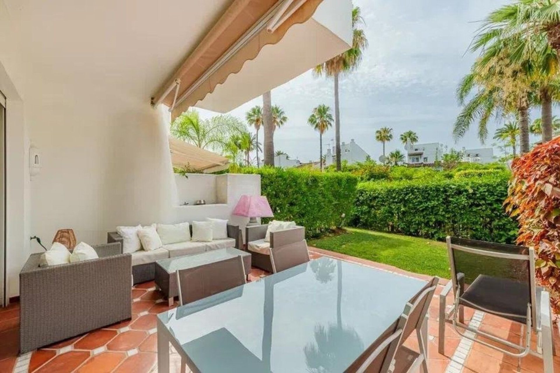 Resale - Town house - Estepona - Costalita