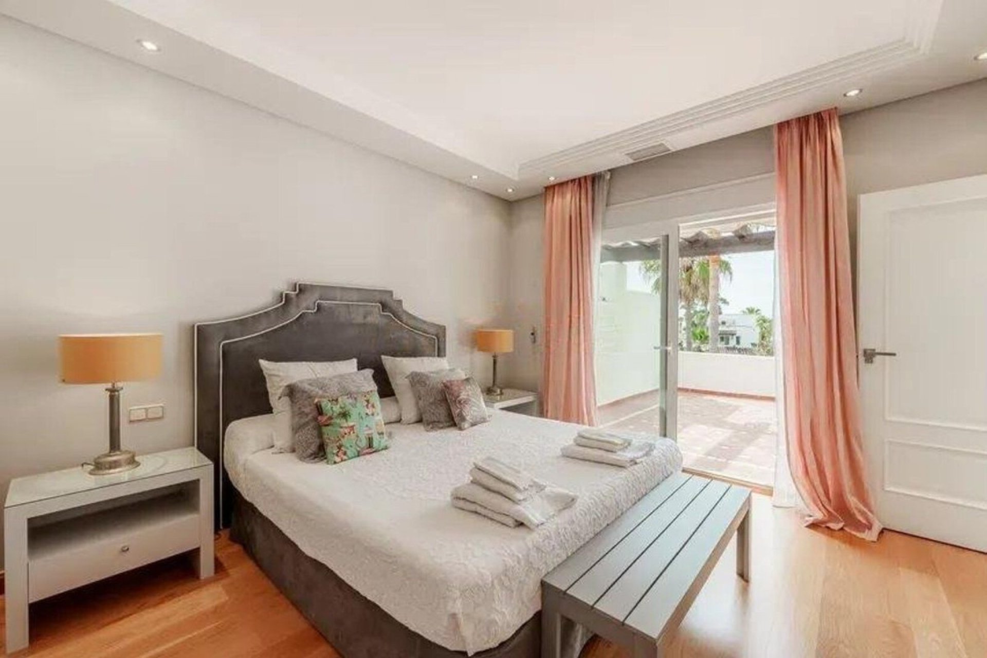 Resale - Town house - Estepona - Costalita