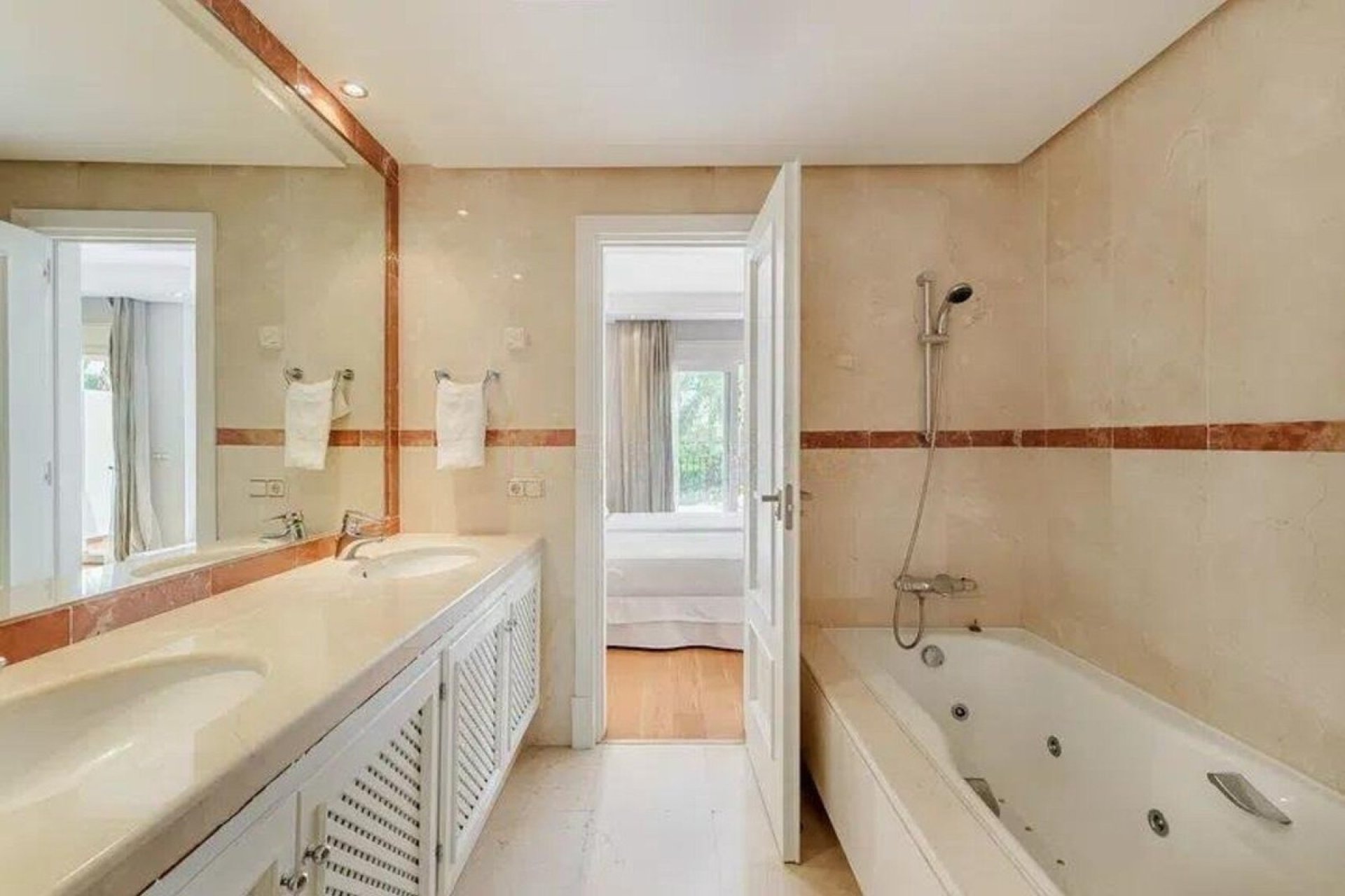 Resale - Town house - Estepona - Costalita