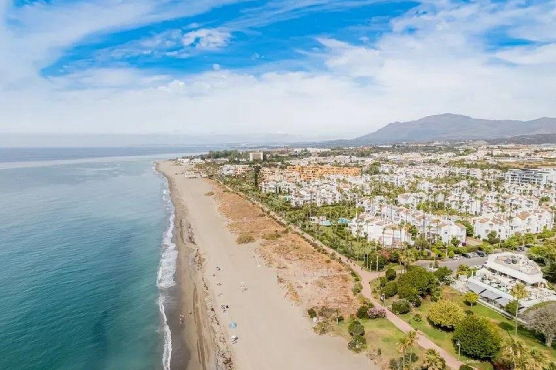 Resale - Town house - Estepona - Costalita