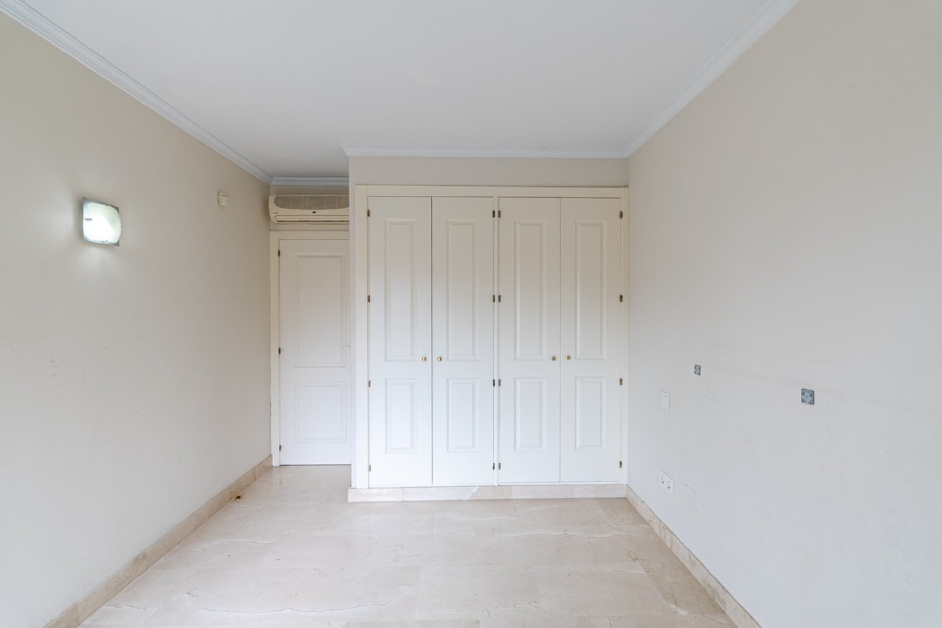 Resale - Town house - Estepona - Estepona Centro