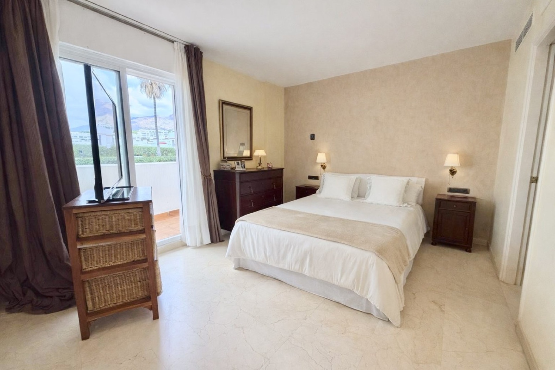 Resale - Town house - Estepona - Estepona Centro