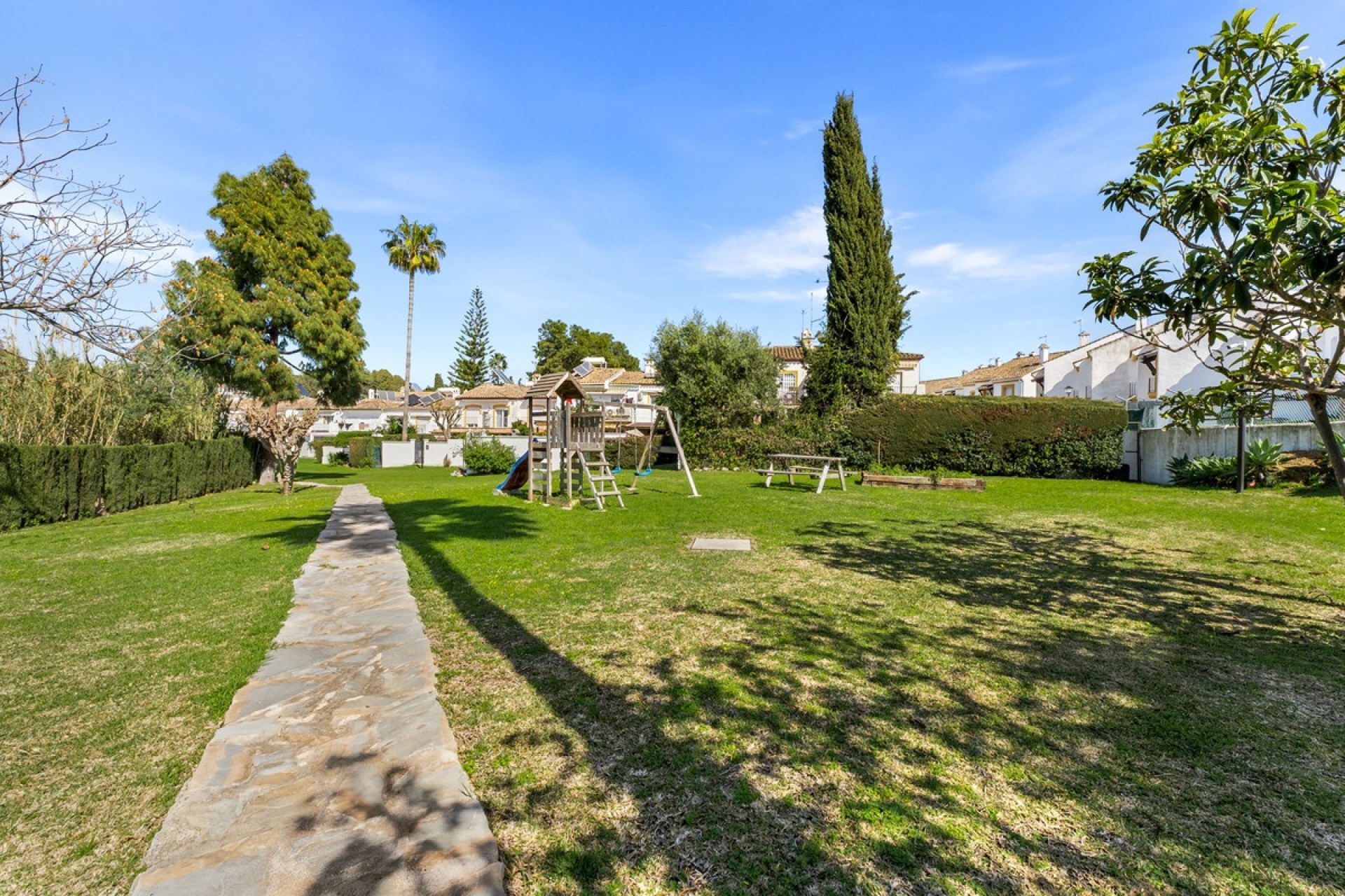Resale - Town house - Estepona - Estepona Centro